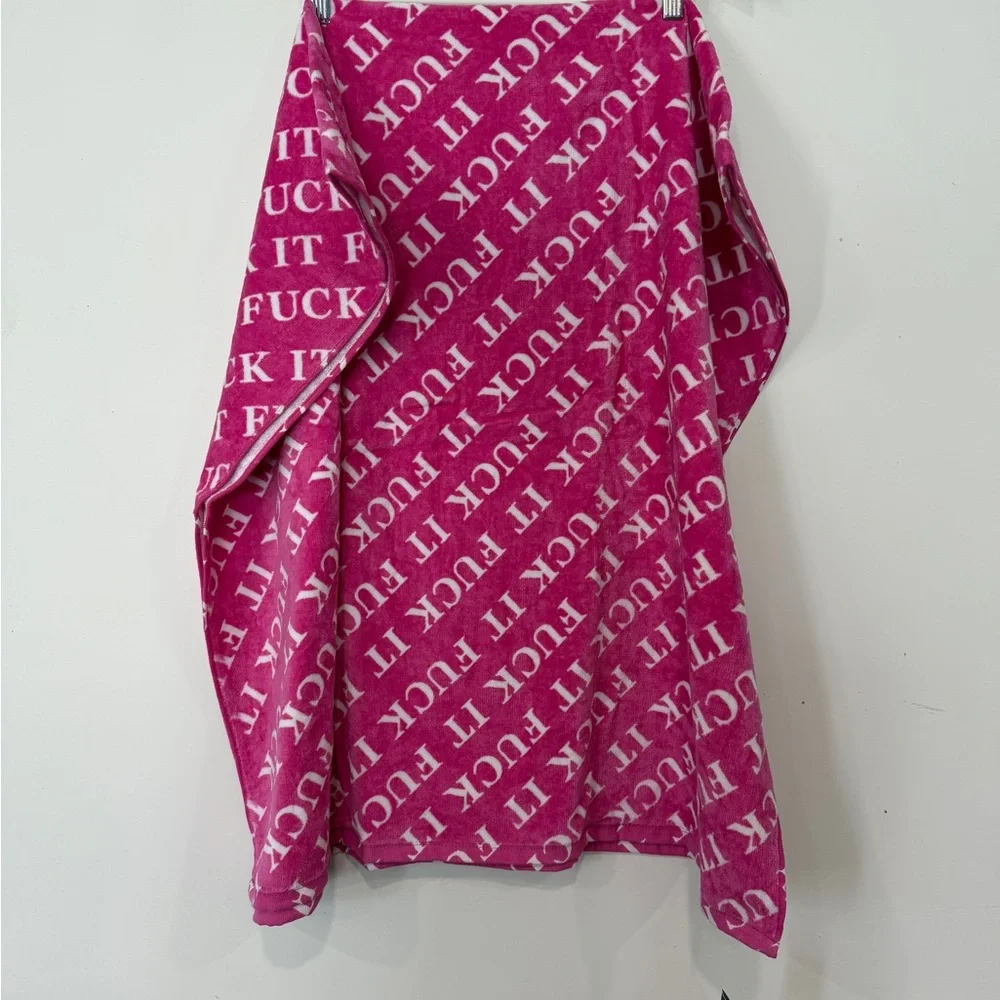 HUF F*** IT Fuchsia Logo Beach Towel